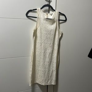 Never worn guess dress. It’s really cute and classic.